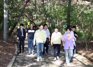 전문학 서구청장, 도솔산 등산로 점검… “쾌적한 산행 환경 조성”