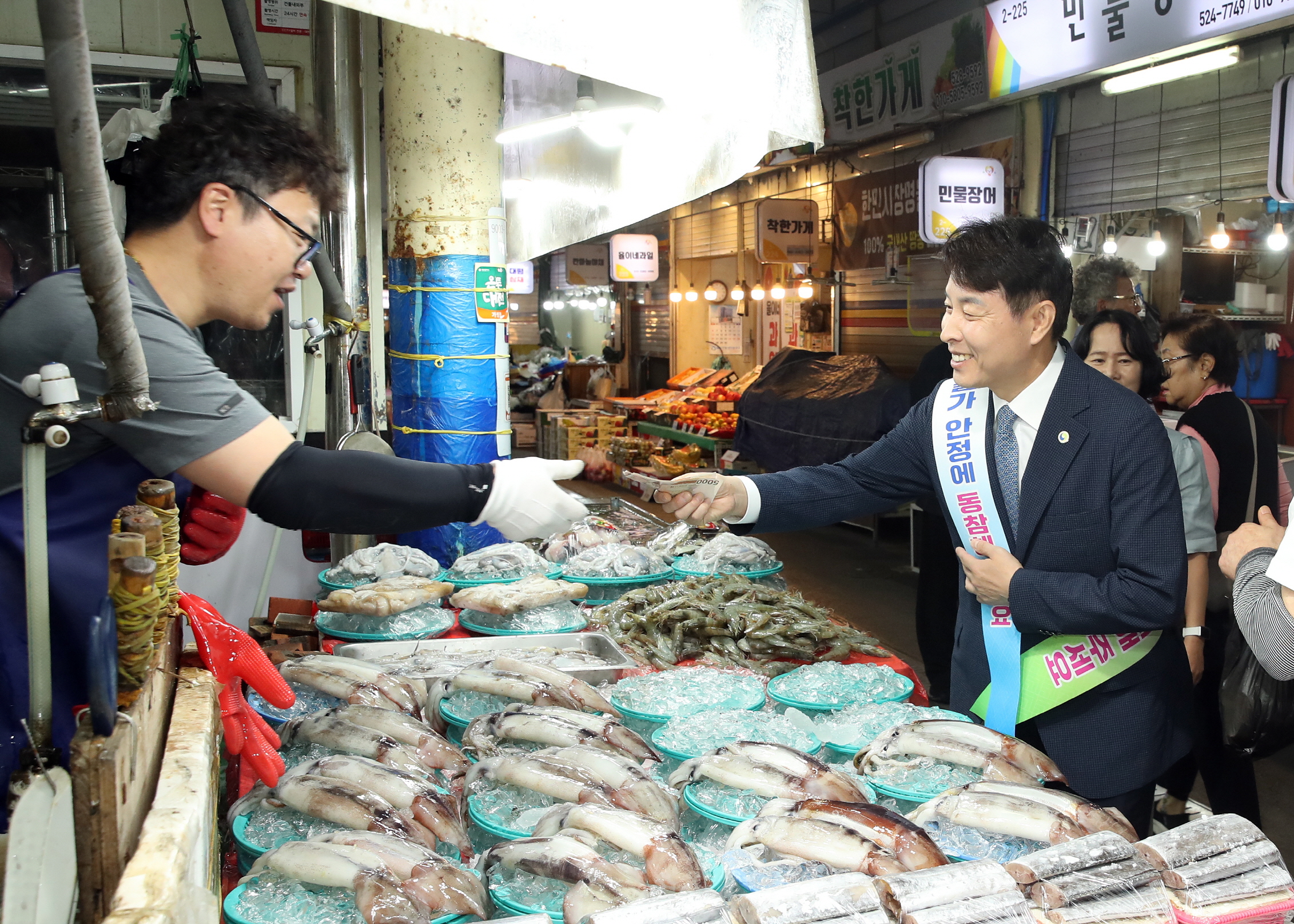 전문학 서구청장, 추석 앞두고 한민시장 민생 현장 점검