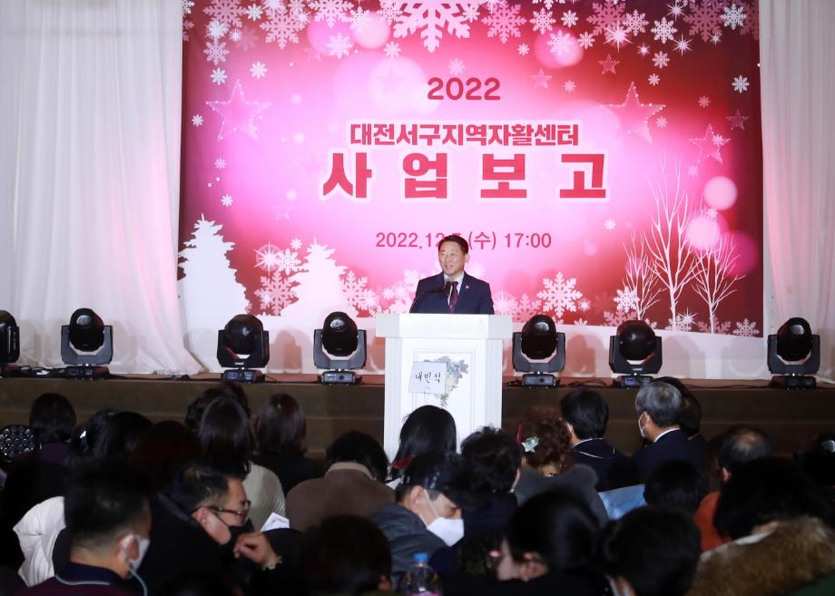 자활의 꿈을 담은 파란종이비행기 눈꽃처럼 아름답게 날려지다 이미지