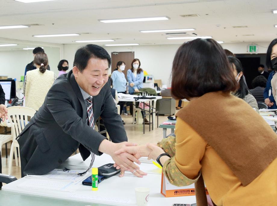 서철모 서구청장, 사업체조사 조사요원들 격려 이미지