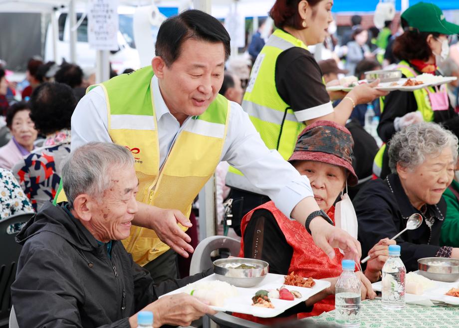 대전 서구 자원봉사센터, 사랑의 밥차 행사 개최 이미지