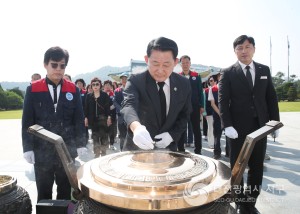 자유총연맹 서구지회, 현충원 묘역환경정화 봉사 펼쳐