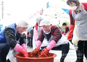 한국자유총연맹 대전서구지회, 북한이탈주민 지원 김장 나누기