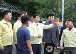 전문학 서구청장, 집중호우 직후 물놀이 지역 현장점검