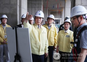 전문학 서구청장, 둔산동 그랑르피에드 공사 현장 안전 점검