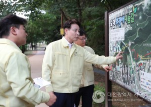전문학 서구청장, 도안무장애나눔길 현장 점검